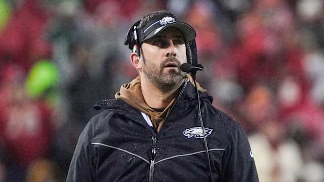 Nick Sirianni coaching his Philadelphia Eagles to a 21-17 win in Kansas City over the Chiefs in Week 11